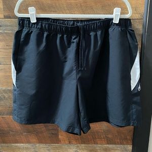 Reebok sports short in XL